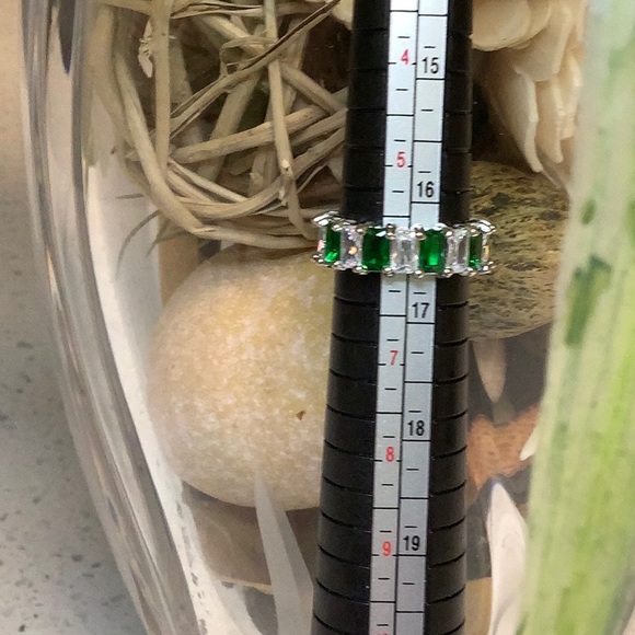 ⭐️ SOLD LIVE ⭐️ NWT! Emerald and White Sapphire Eternity Band - Picture 5 of 5